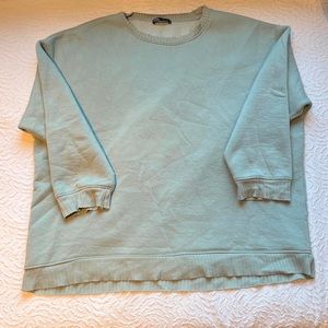 sage green 💚 oversized crewneck 
Zara 
worn ~ large fit
